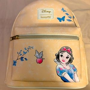 - Stunning DisneyxLoungefly SnowWhite mini backpack